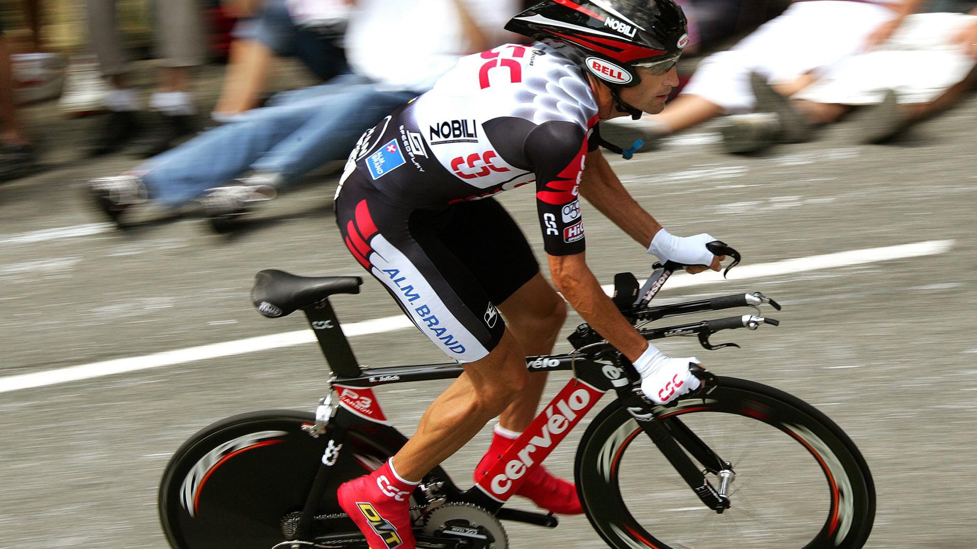 《虚拟现实电竞：沉浸式体验开启新篇章》，虚拟现实技术给电竞赛事带来的创新