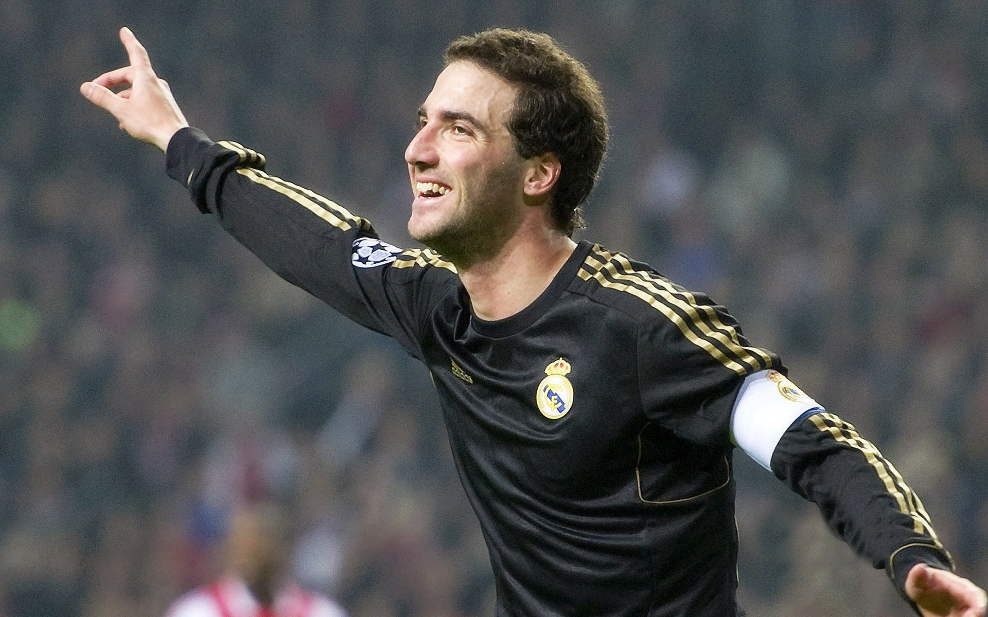 开云注册网址-欧冠“黑暗中的光芒”：逆境中的坚韧不拔，黑暗中的光詹姆斯